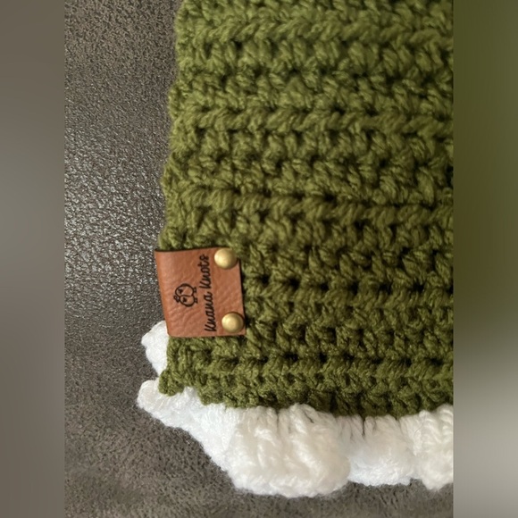 NWT KNANA KNOTS. Crochet scarf, forest green with white ruffle ends - Picture 2 of 3